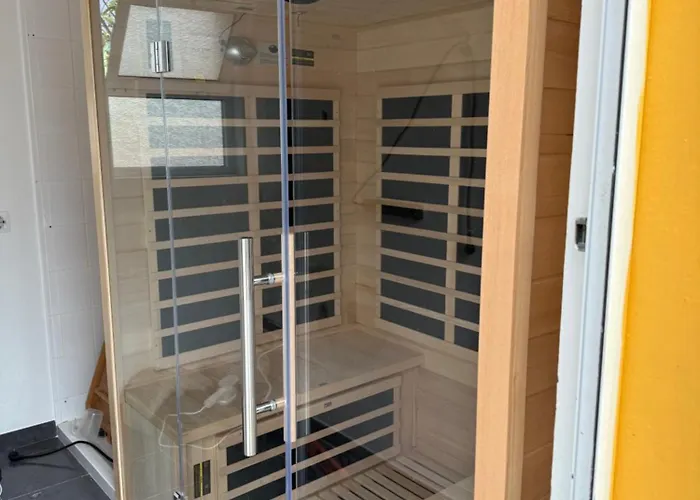 Golden Mermaid Villa, Big Amenities - Small Price 여관 리베라그란데